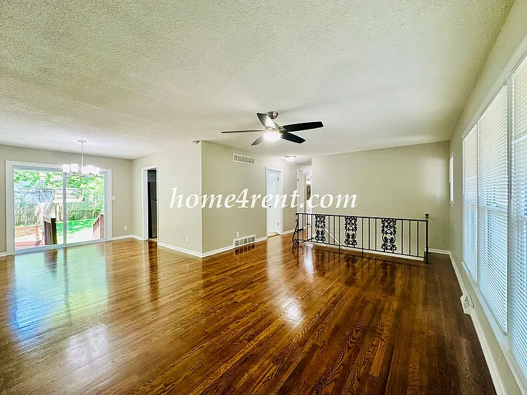 7421 Hardy Ave — Photo 6