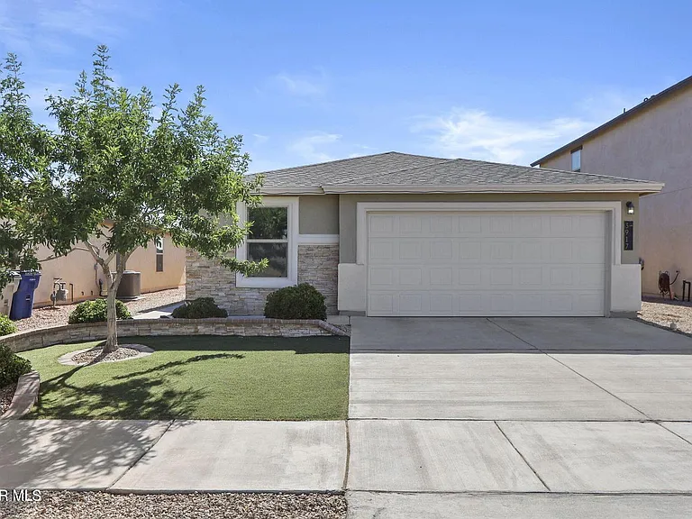 3917 Desert Dunes Dr — Photo 3