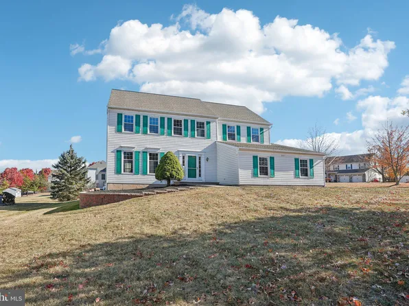 2701 E Crossing Cir, East Norriton, PA 19403