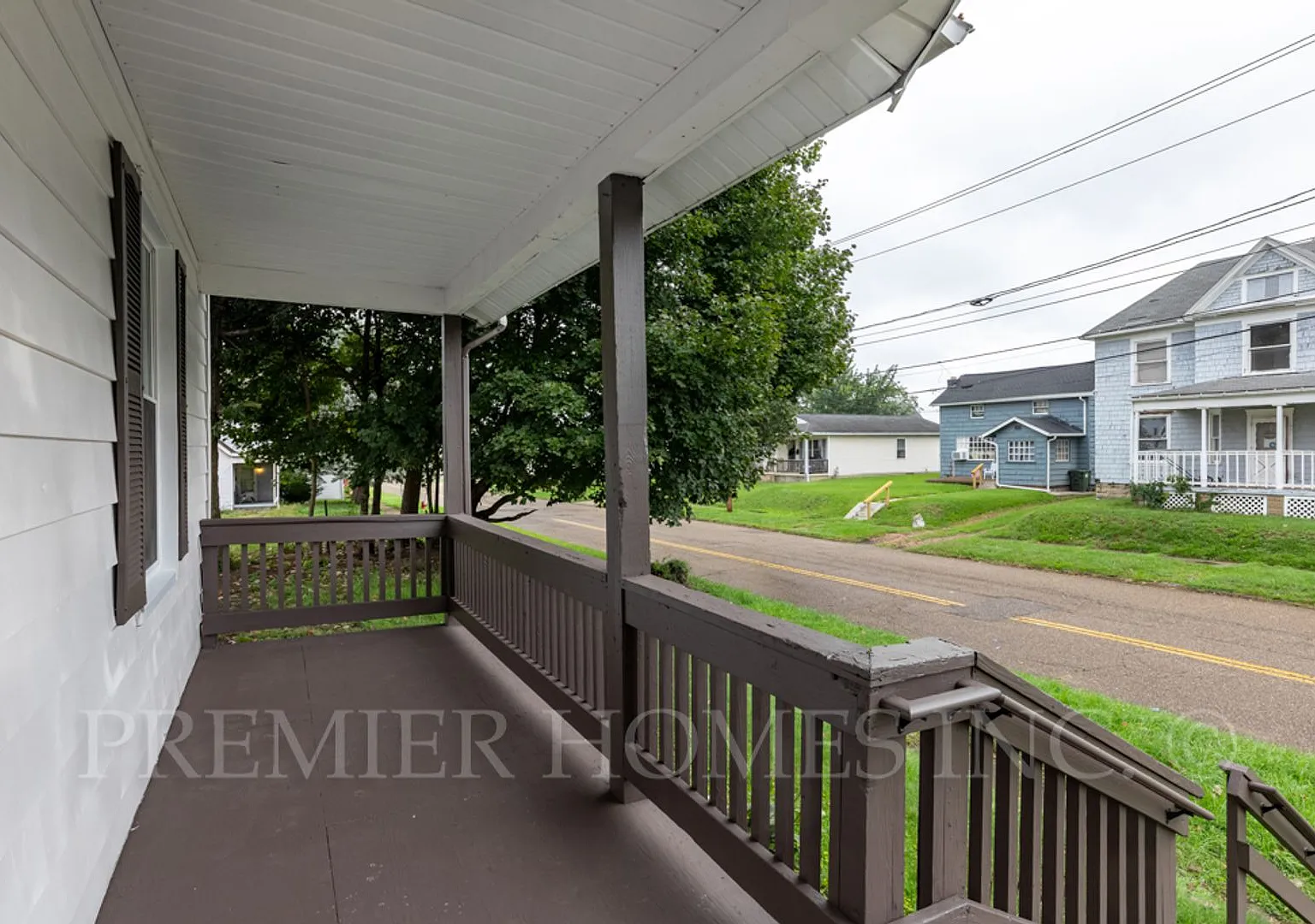 Beautifully renovated 3BR, 1BA home with a yard, porch, and pet-friendly! -1022 5th St SW Canton, OH — Photo 3