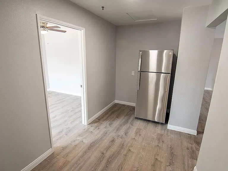 Oasis Apartments — Photo 37