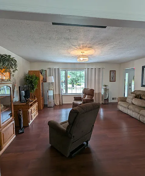 1165 Glade Dr — Photo 4