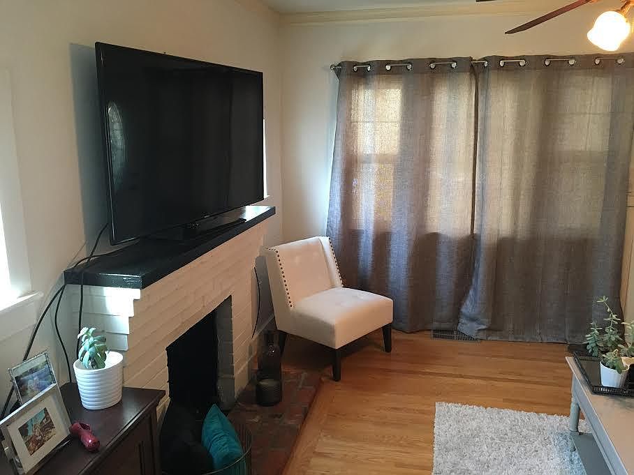 Living room (front)