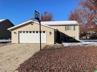 1530 S 10th Ave, Sheldon, IA 51201