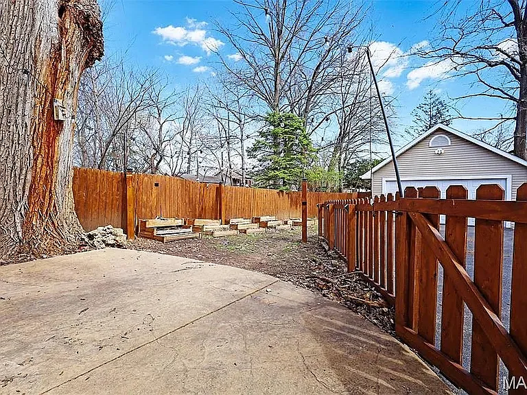 2326 Bellevue Ave — Photo 21