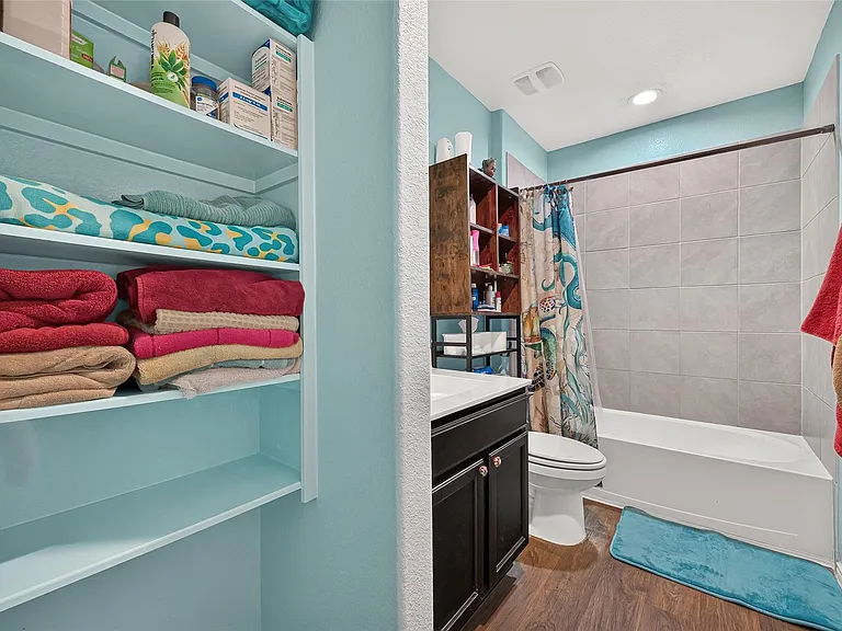 811 Petunia Falls Ln — Photo 32