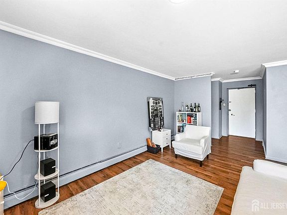 5th image of 111 Chestnut St Unit 201