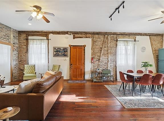 4th image of 538 Jackson Ave