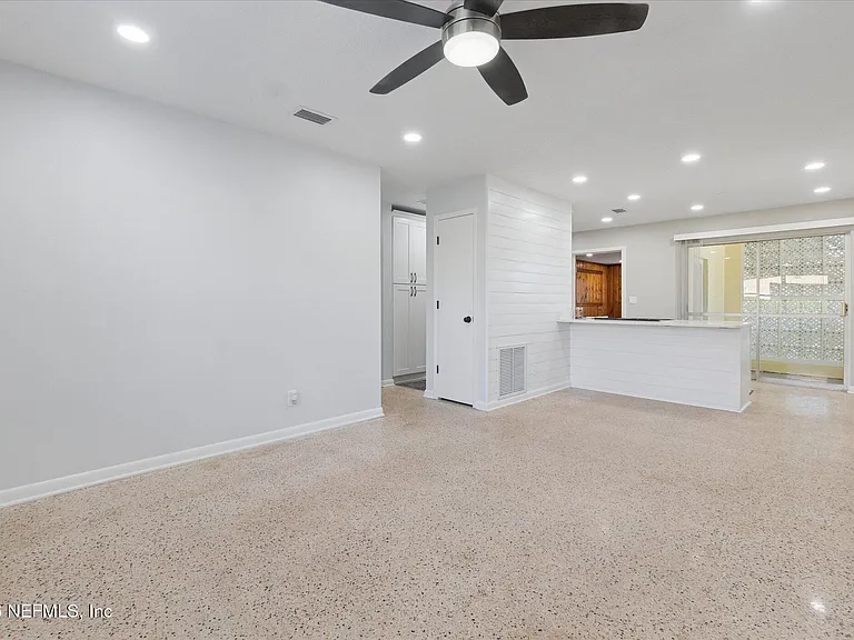 863 Westgate Dr — Photo 9