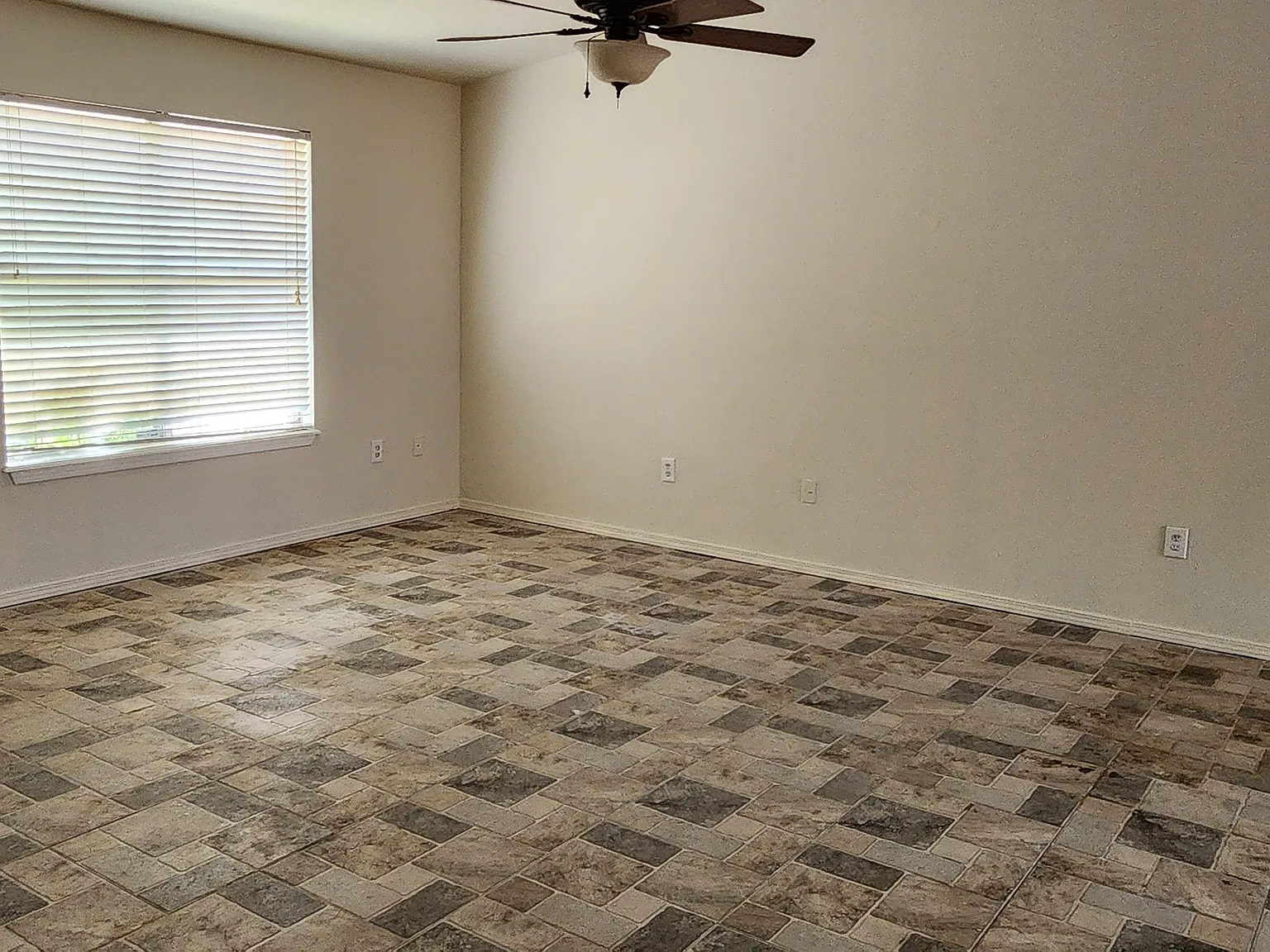 3 bed, 1168 sqft, $1,400 — Photo 2