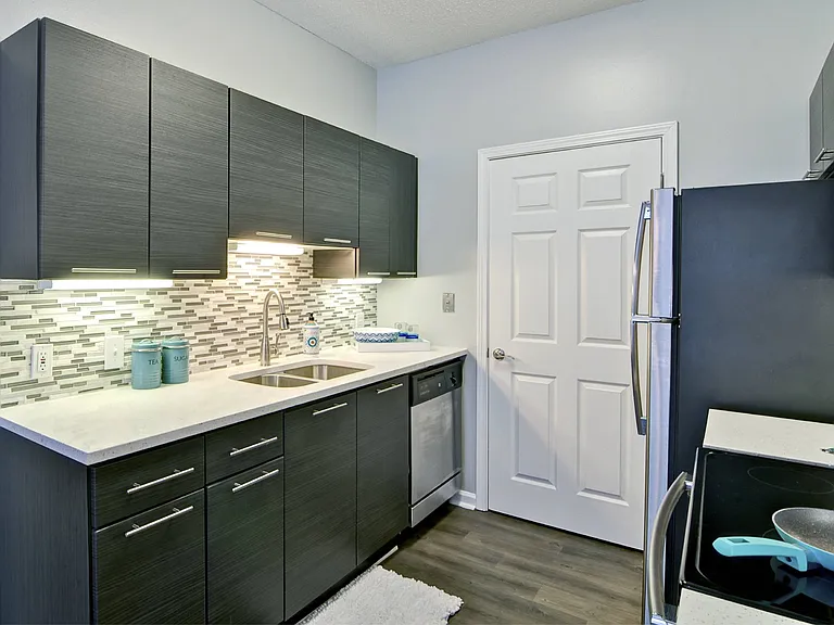 Park Creek Apartments — Photo 18