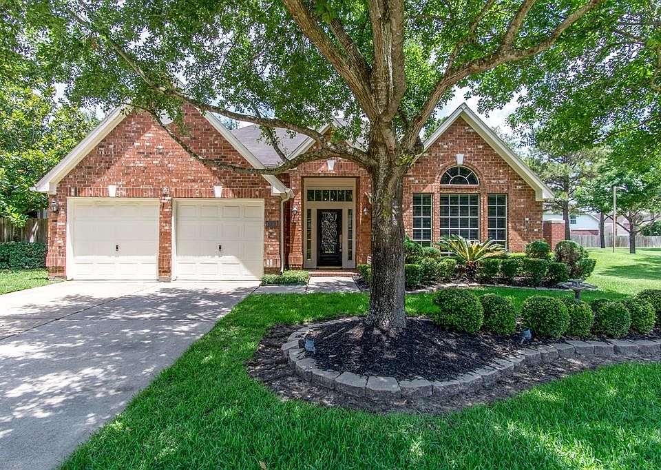 Fabulous 1-story David Weekley home located next to a greenbelt in the established community of Copper Lakes.