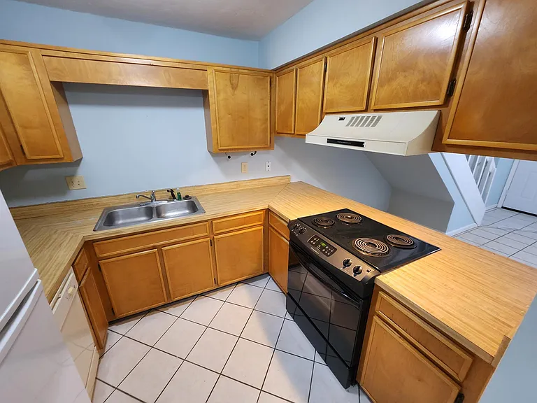 332 Hayden Rd — Photo 2