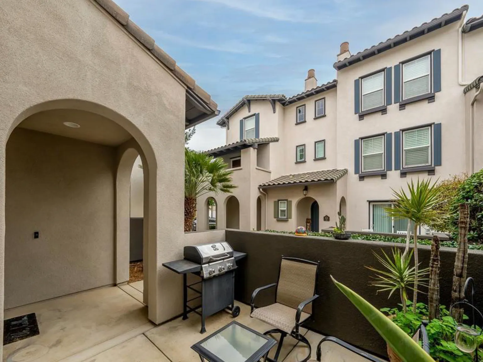 3 bed, 1464 sqft, $4,095 — Photo 4