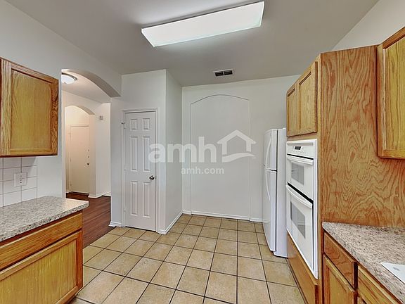 3rd image of 8408 Rain Forest Ln