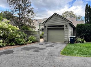 580 Murphys Rd, Hartford, VT 05047