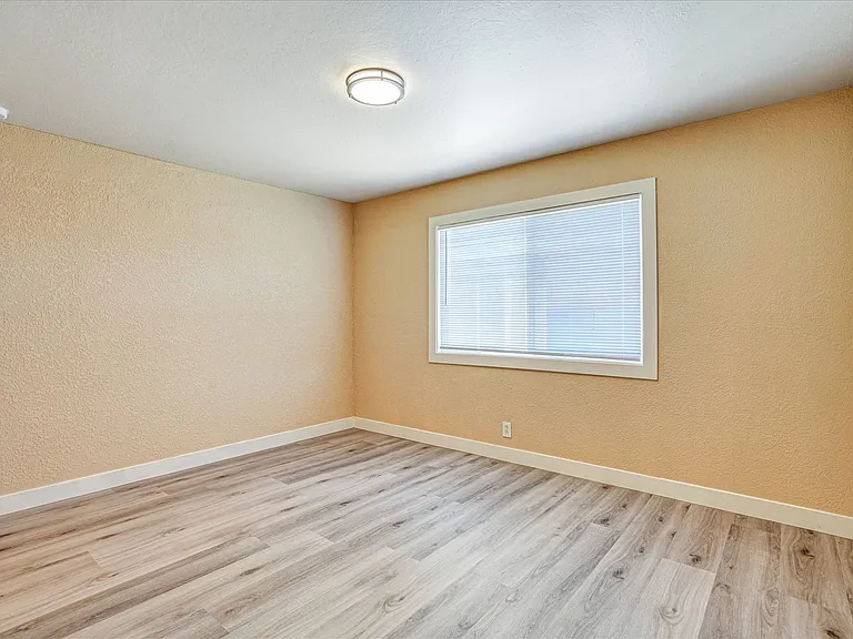 452 Wilshire Ave — Photo 22