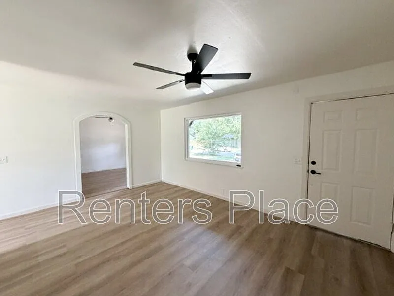 3 bed, 1.0 bath, 1190 sqft, $1,495 — Photo 3