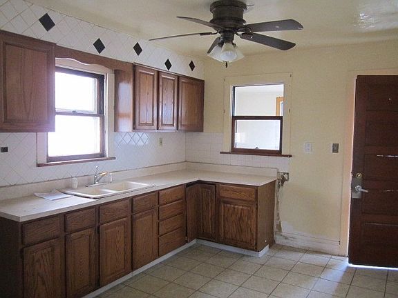 2nd image of 2409 S Lombard Ave