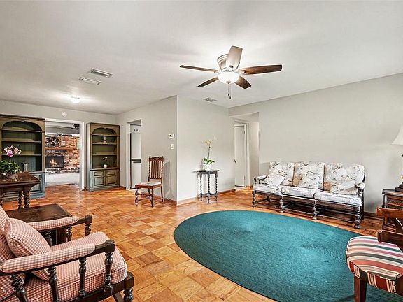 3rd image of 10308 N Oakleaf Ave