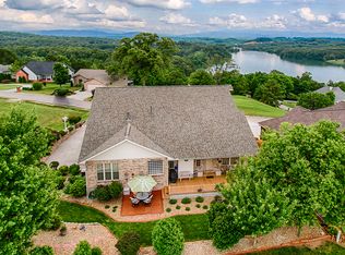105 Pointe Summit Dr, Greenback, TN 37742