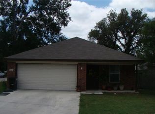 910 E Avenue C, Lampasas, TX 76550
