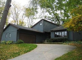 2702 Willowwood Ave, Valparaiso, IN 46383