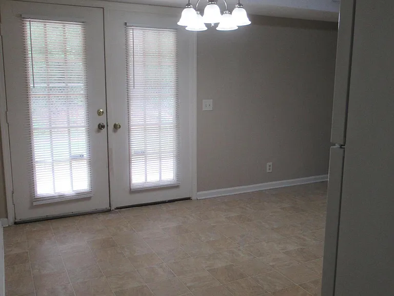 170 Gertrude Dr — Photo 5