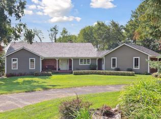 2 Blue Bird Ln, Saint Paul, MN 55127