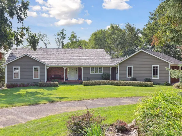 2 Blue Bird Ln, Saint Paul, MN 55127