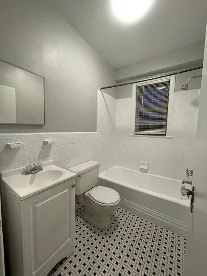 1916 R Street — Photo 1