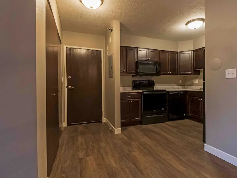 617 N Lewis Ave — Photo 5