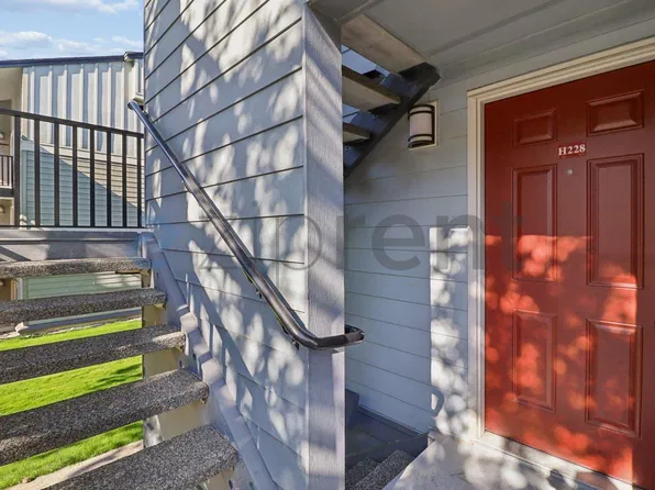 11110 NE 125th Ln APT H228, Kirkland, WA 98034
