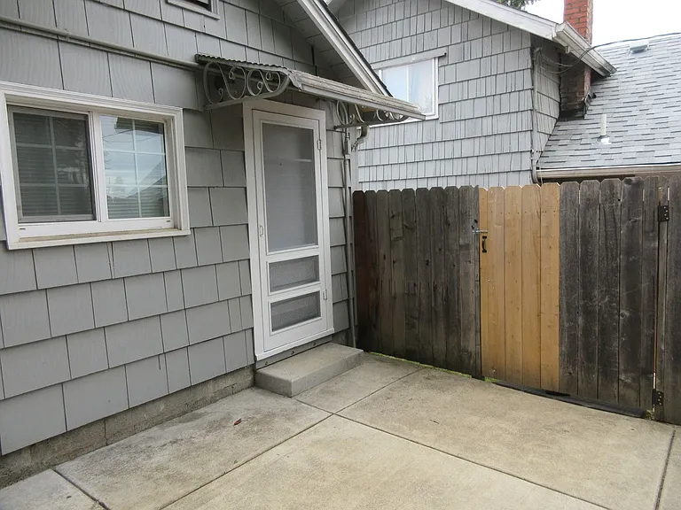 2060 Winter St SE — Photo 4
