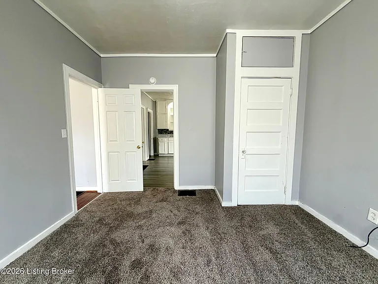 2411 Elliott Ave — Photo 7