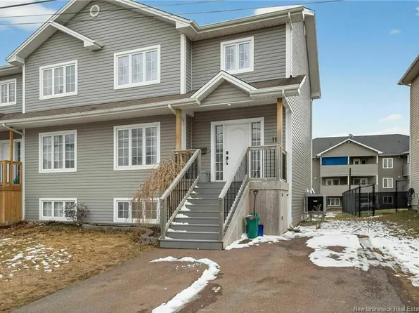 19 Blanchard St, Dieppe, NB E1A 0R8