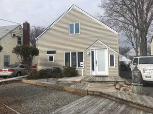11 Waters Pl, Valley Stream, NY 11581