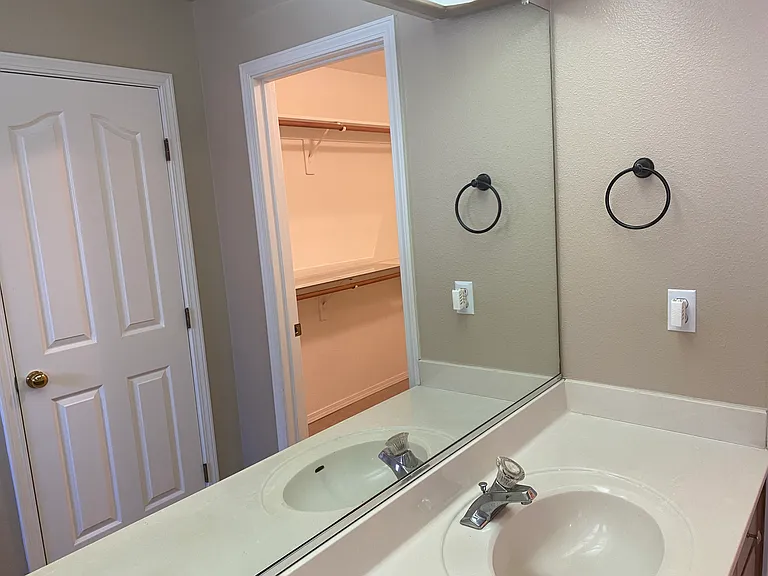 3814 E Paradise Ave — Photo 17