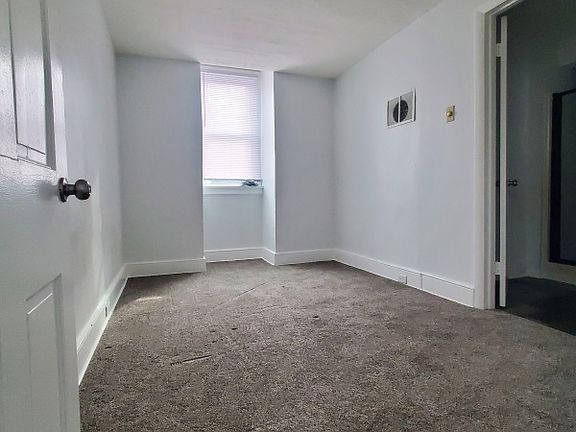 4th image of 303 Chestnut St Unit 4