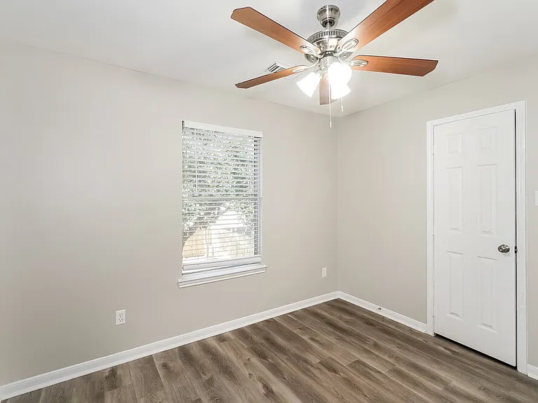 3615 Rolling Springs Ln — Photo 15