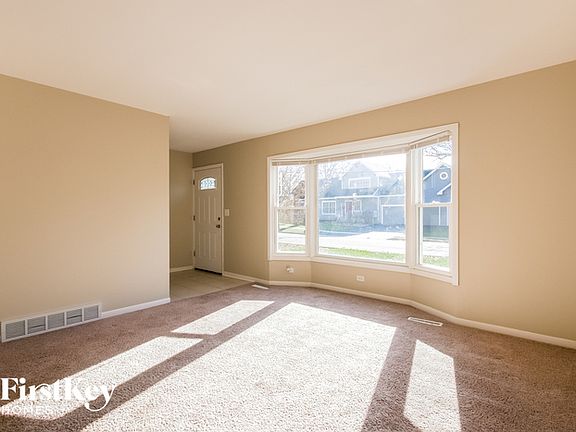 3rd image of 206 Lakeview Dr