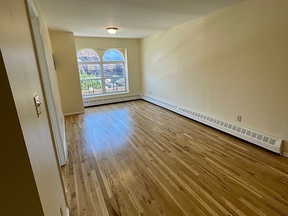 3rd image of 183 Beach 29th St #3