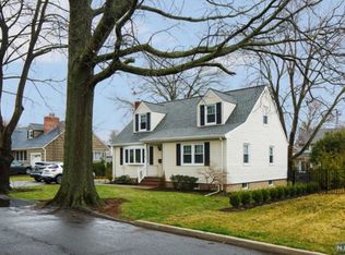 162 7th St, Cresskill, NJ 07626