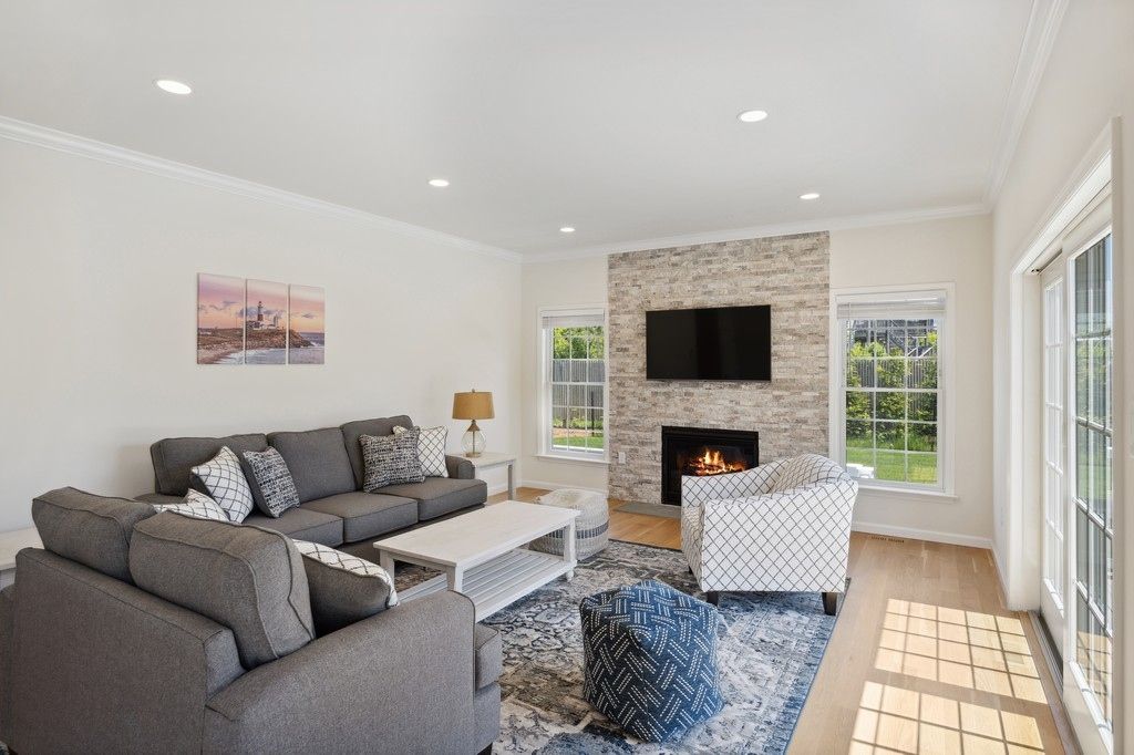 Cozy living with fireplace