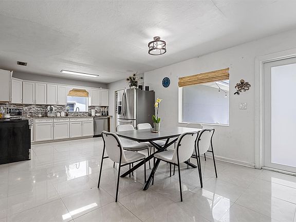 4th image of 20540 Leeward Ln