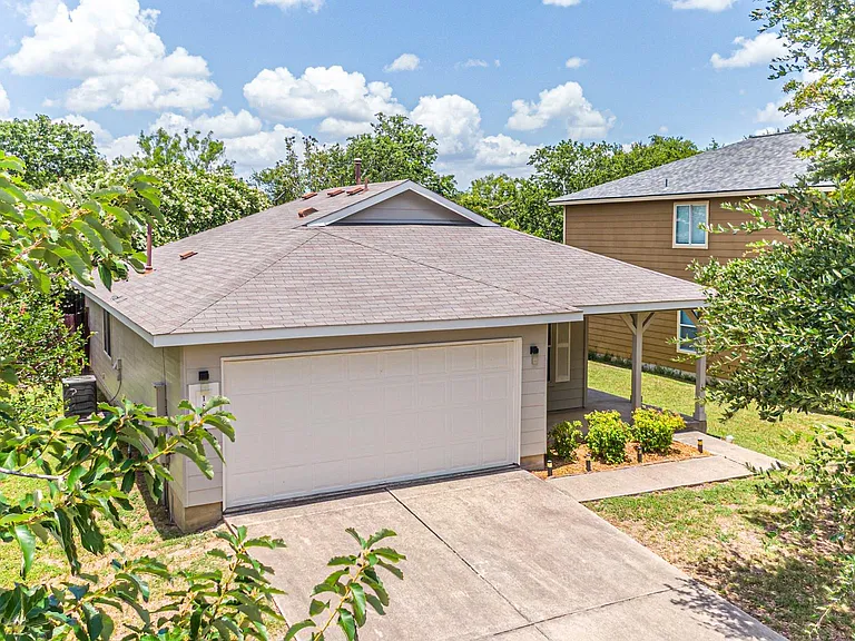 180 Onyx Lake Dr — Photo 1
