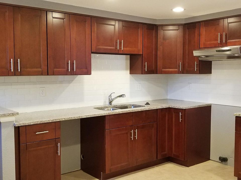1st image of 2811 W Dakota Ave