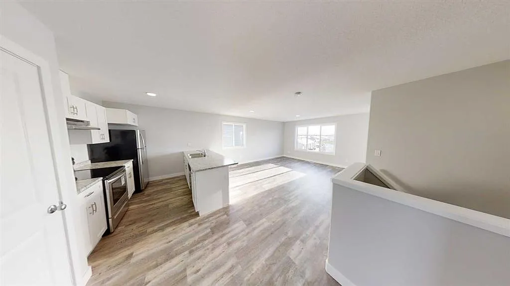 3 bed, 2.0 bath, 1178 sqft, $1,900 — Photo 2