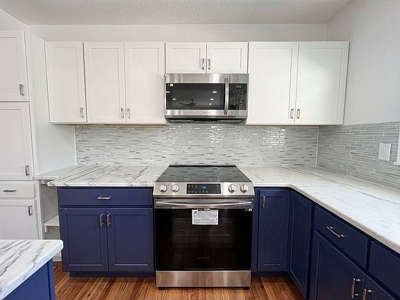 3rd image of 3030 Walton Way