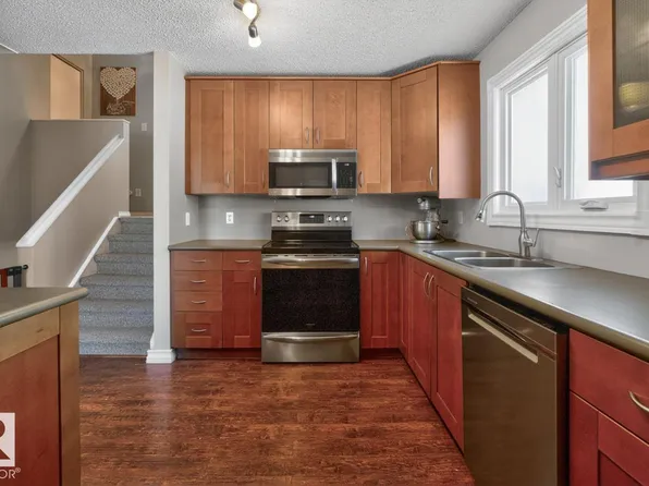 18655 61st Ave NW, Edmonton, AB T6M 2B3